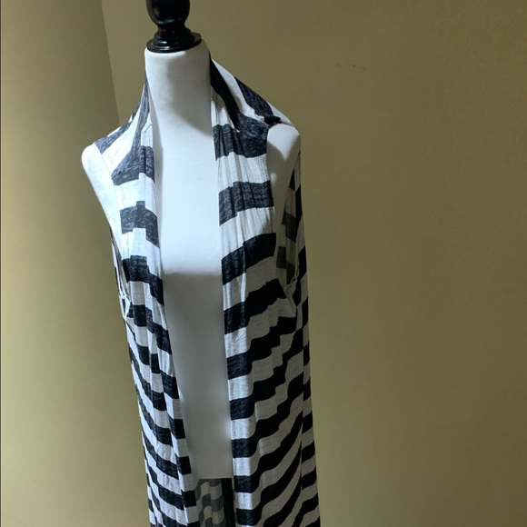 ⛄️CLEARANCE⛄️ 🌟2x HOST PICK🌟 Lularoe duster vest - Picture 7 of 14
